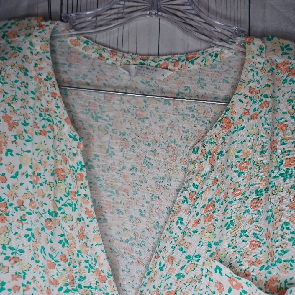 Lucky Brand V-Neck Floral Print Women's Button Down Top - Picture 3 of 12